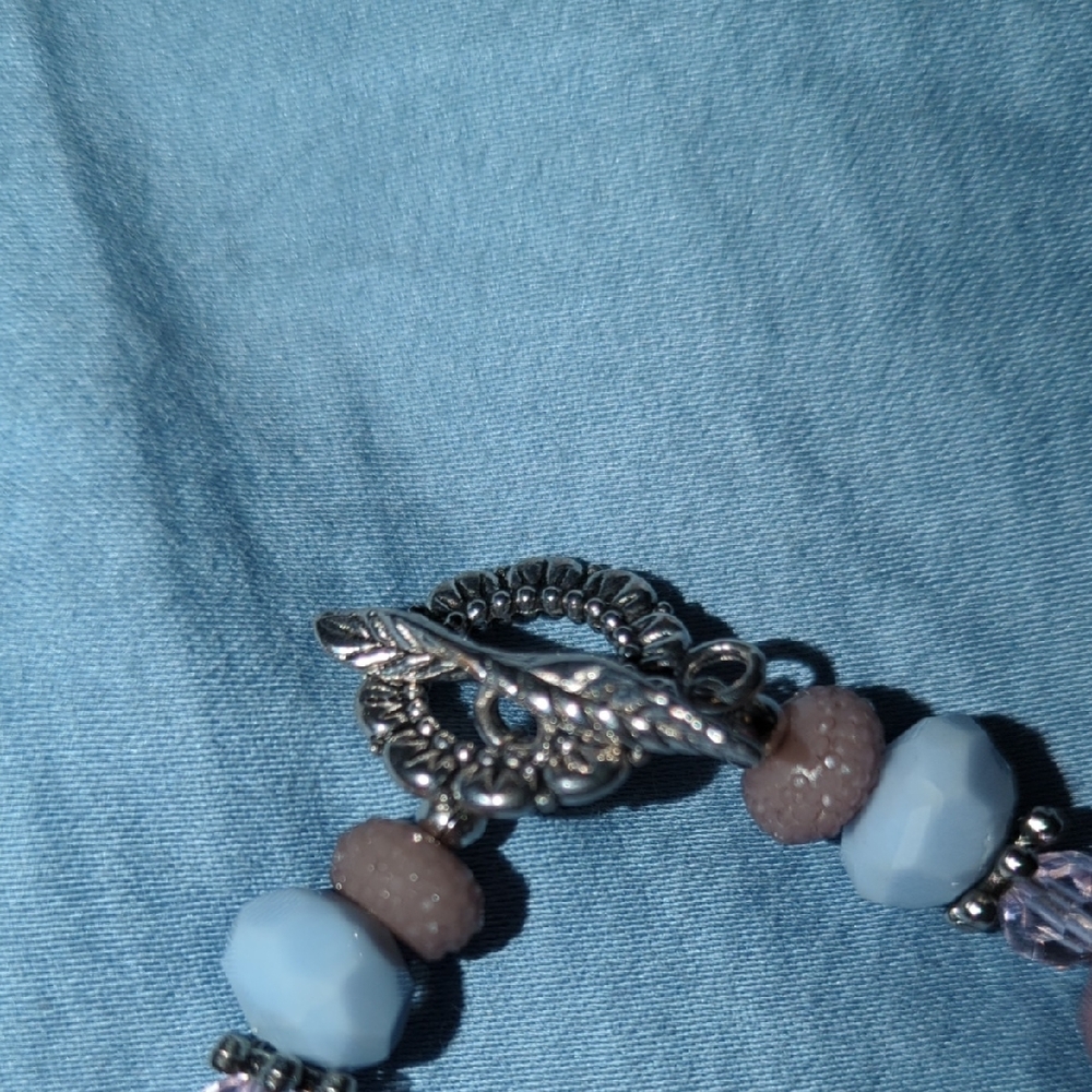 Elegant Beaded Bracelet in Blue and Purple - Picture 3 of 3